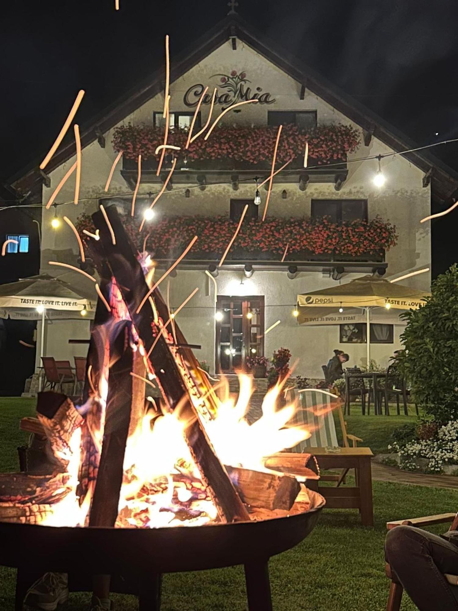Casa Mia Hotel Moeciu De Sus Exterior foto